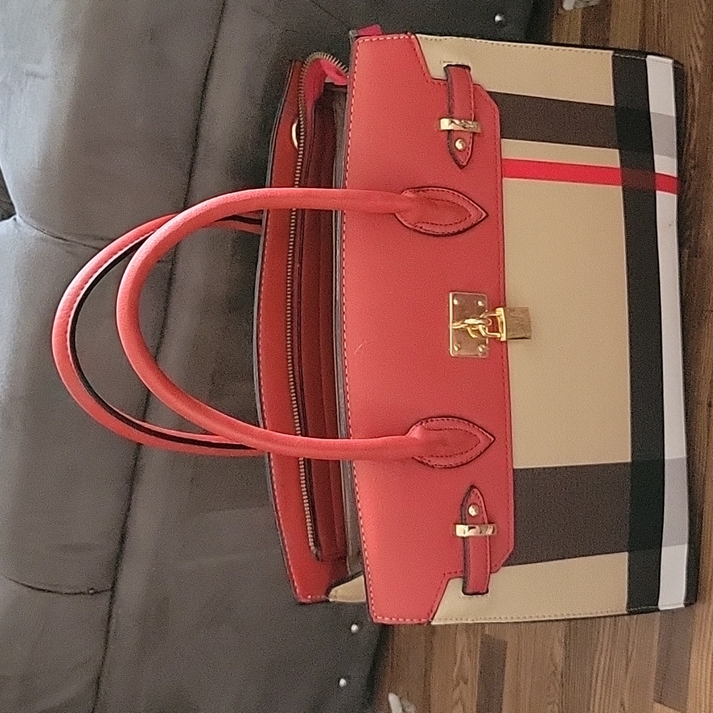 Purse & a Wallet